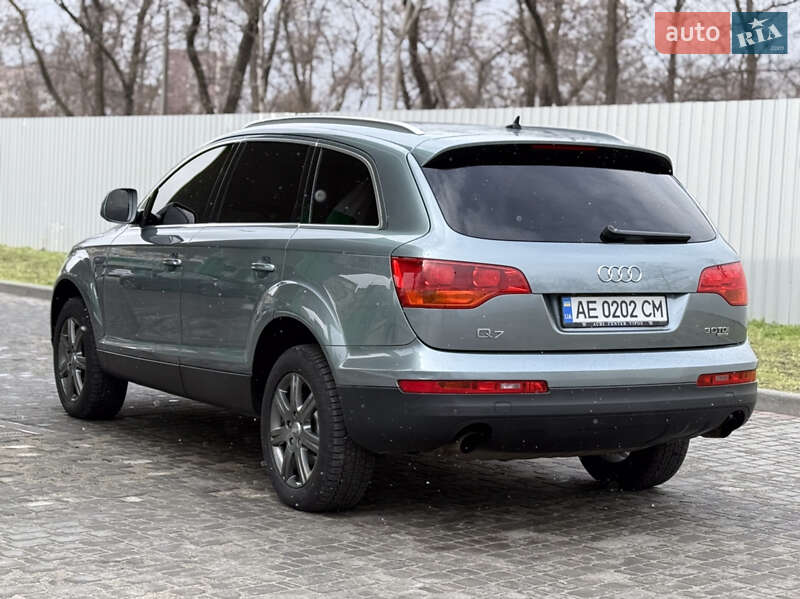 Внедорожник / Кроссовер Audi Q7 2006 в Днепре