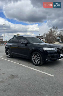 Внедорожник / Кроссовер Audi Q7 2016 в 