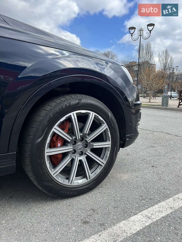 Внедорожник / Кроссовер Audi Q7 2016 в Запорожье