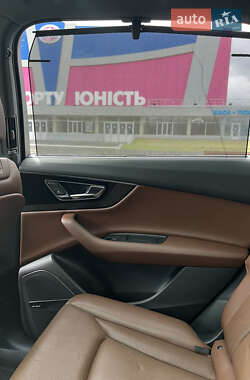Внедорожник / Кроссовер Audi Q7 2016 в 