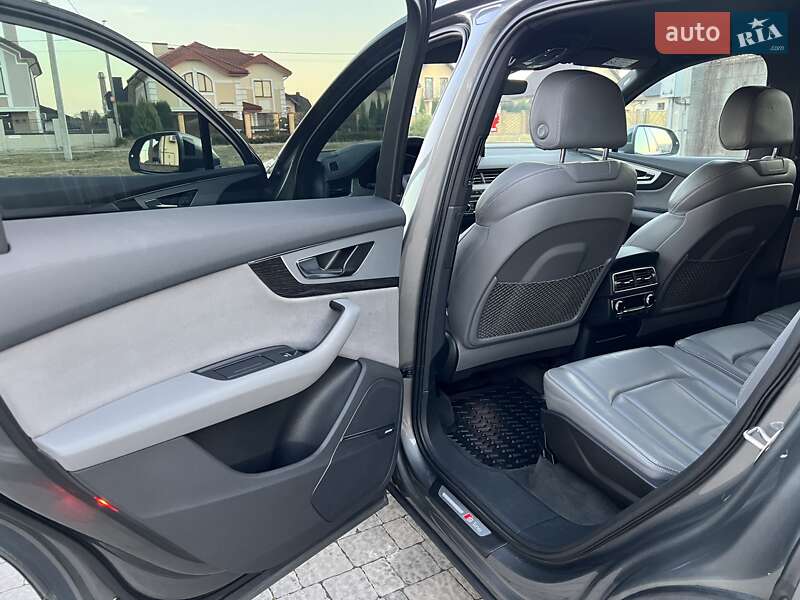 Внедорожник / Кроссовер Audi Q7 2015 в Ровно