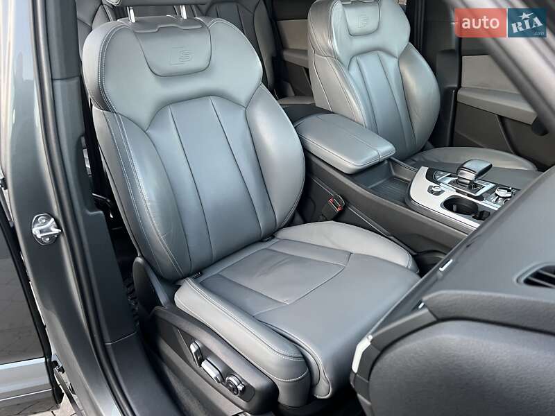 Внедорожник / Кроссовер Audi Q7 2015 в Ровно