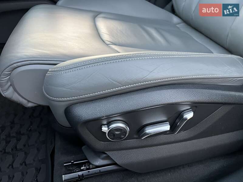 Внедорожник / Кроссовер Audi Q7 2015 в Ровно
