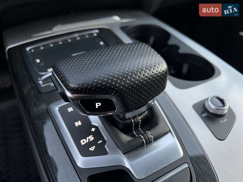 Внедорожник / Кроссовер Audi Q7 2015 в Ровно