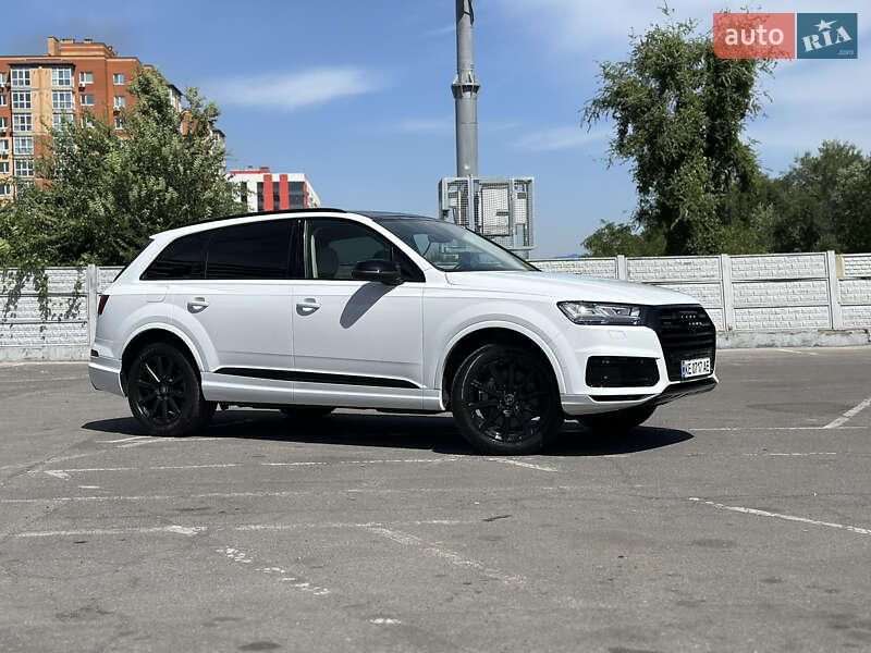 Внедорожник / Кроссовер Audi Q7 2016 в Днепре