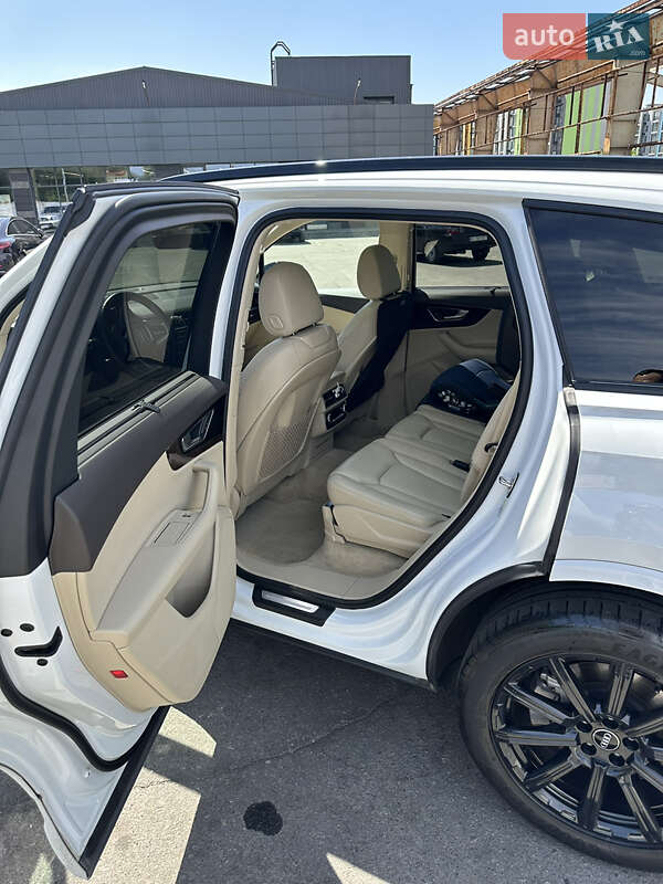 Внедорожник / Кроссовер Audi Q7 2016 в Днепре