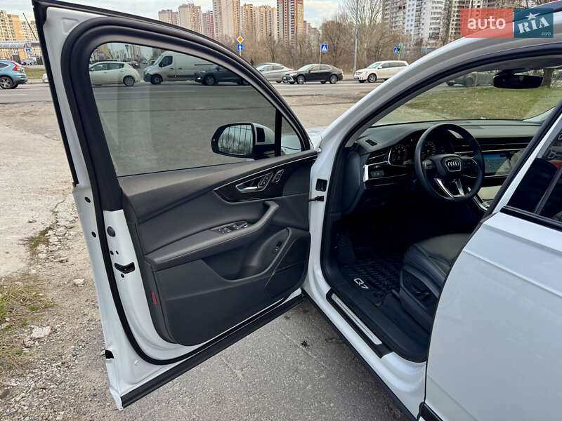 Внедорожник / Кроссовер Audi Q7 2023 в Киеве