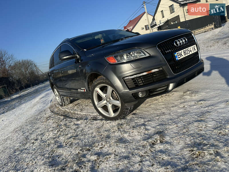 Позашляховик / Кросовер Audi Q7 2009 в 