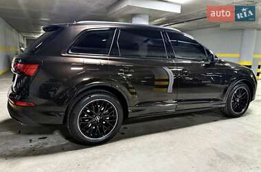 Внедорожник / Кроссовер Audi Q7 2024 в 