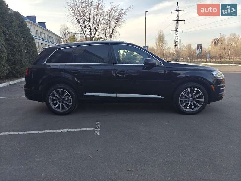 Позашляховик / Кросовер Audi Q7 2017 в Києві