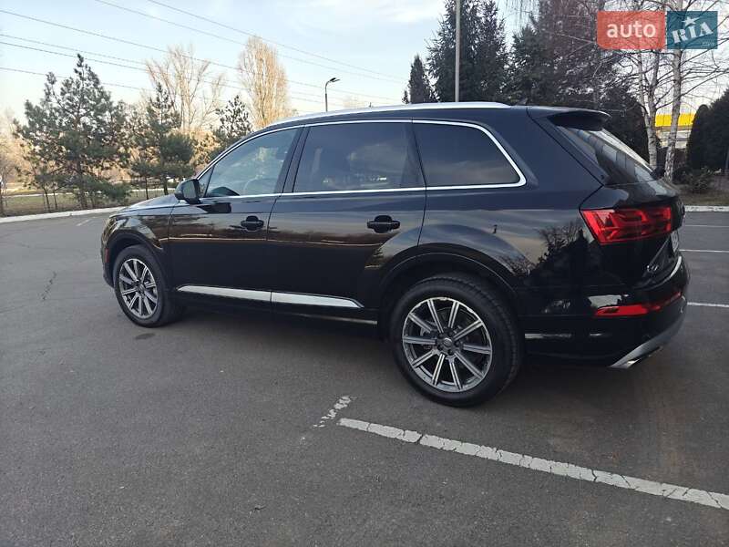 Позашляховик / Кросовер Audi Q7 2017 в Києві