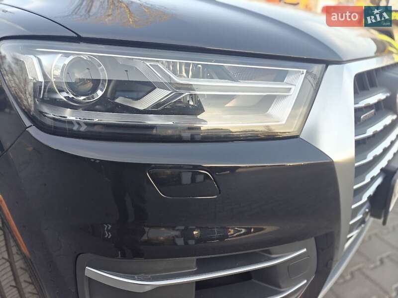 Позашляховик / Кросовер Audi Q7 2017 в Києві