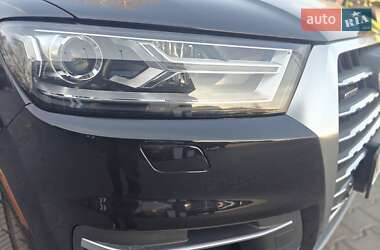 Внедорожник / Кроссовер Audi Q7 2017 в 