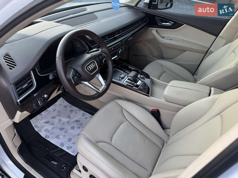 Внедорожник / Кроссовер Audi Q7 2017 в Черновцах