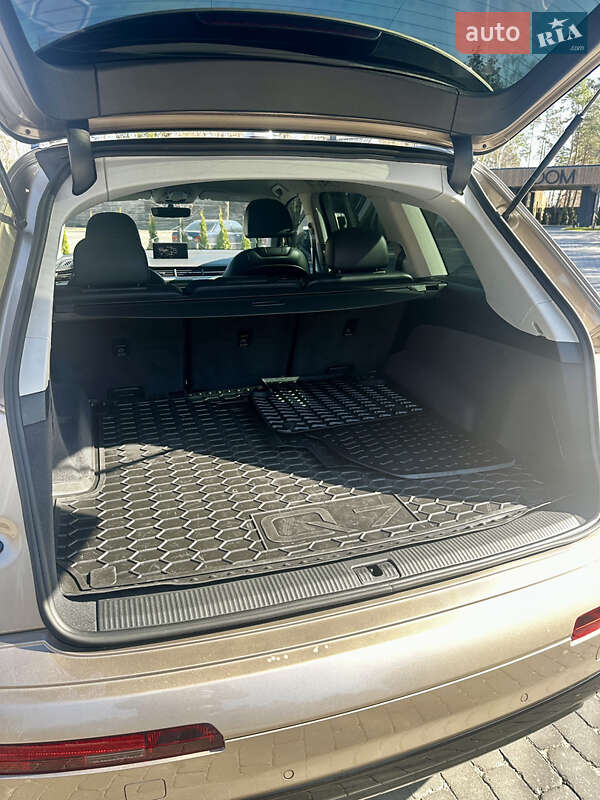 Внедорожник / Кроссовер Audi Q7 2018 в Киеве