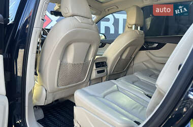 Внедорожник / Кроссовер Audi Q7 2017 в 