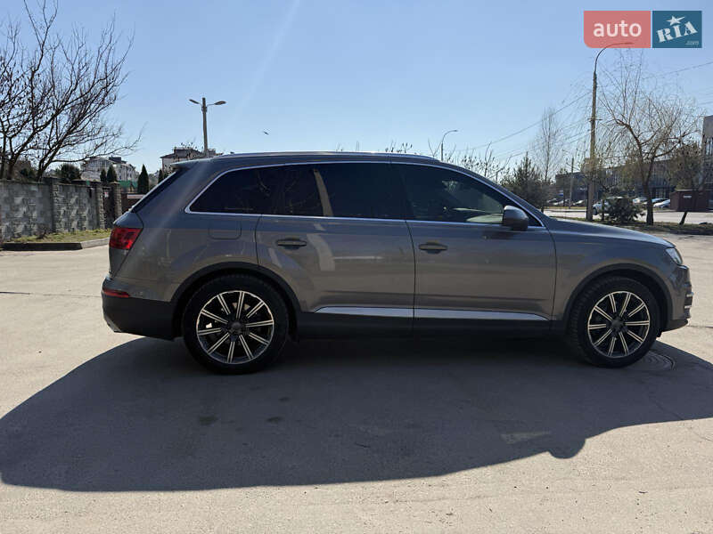 Внедорожник / Кроссовер Audi Q7 2015 в Ровно