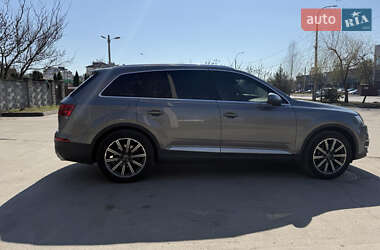 Внедорожник / Кроссовер Audi Q7 2015 в 