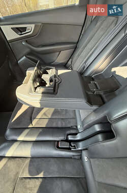 Внедорожник / Кроссовер Audi Q7 2015 в 