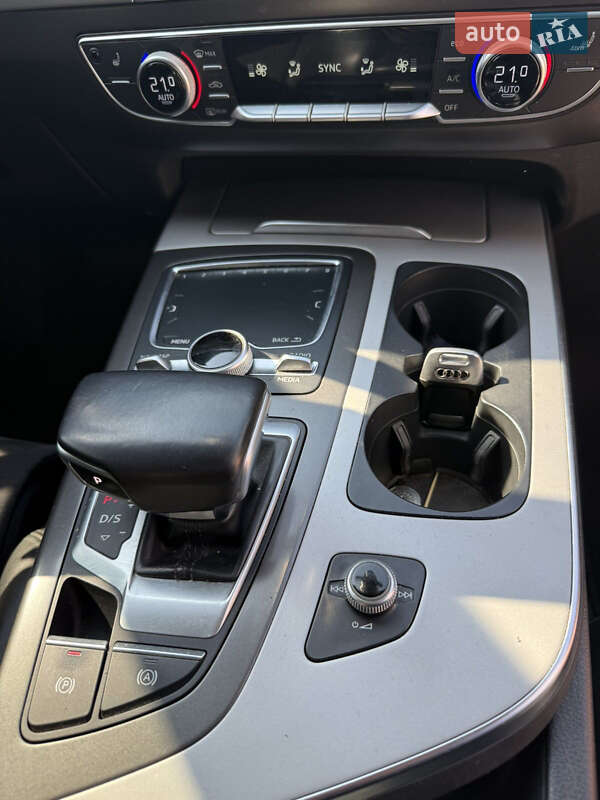 Внедорожник / Кроссовер Audi Q7 2015 в Ровно