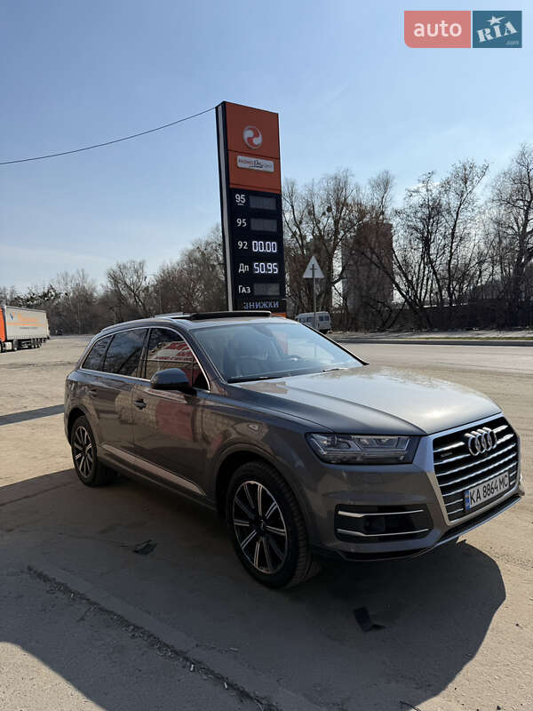 Позашляховик / Кросовер Audi Q7 2017 в Києві