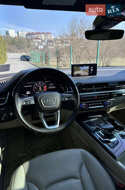 Внедорожник / Кроссовер Audi Q7 2016 в 