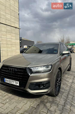 Внедорожник / Кроссовер Audi Q7 2016 в 