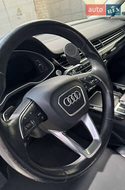 Внедорожник / Кроссовер Audi Q7 2016 в 