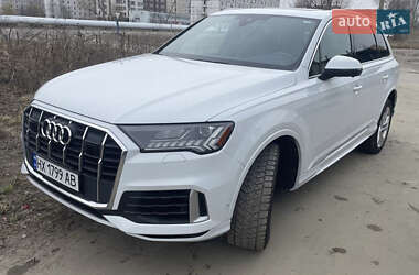Внедорожник / Кроссовер Audi Q7 2023 в 