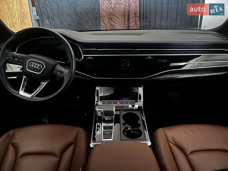 Внедорожник / Кроссовер Audi Q7 2023 в Нетешине