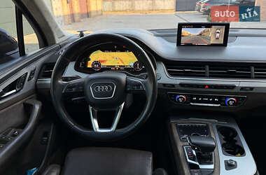 Позашляховик / Кросовер Audi Q7 2019 в 