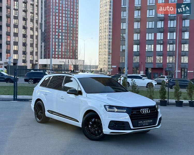 Позашляховик / Кросовер Audi Q7 2015 в Києві