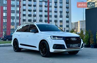 Внедорожник / Кроссовер Audi Q7 2015 в 