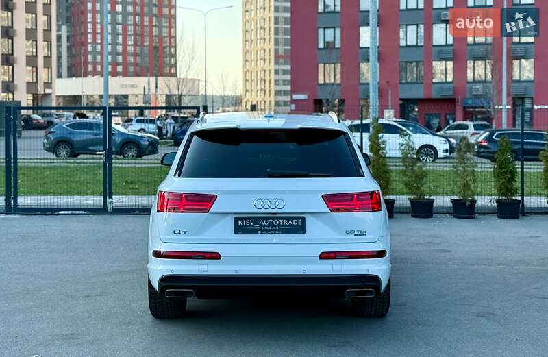 Позашляховик / Кросовер Audi Q7 2015 в Києві