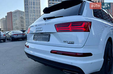 Внедорожник / Кроссовер Audi Q7 2015 в 