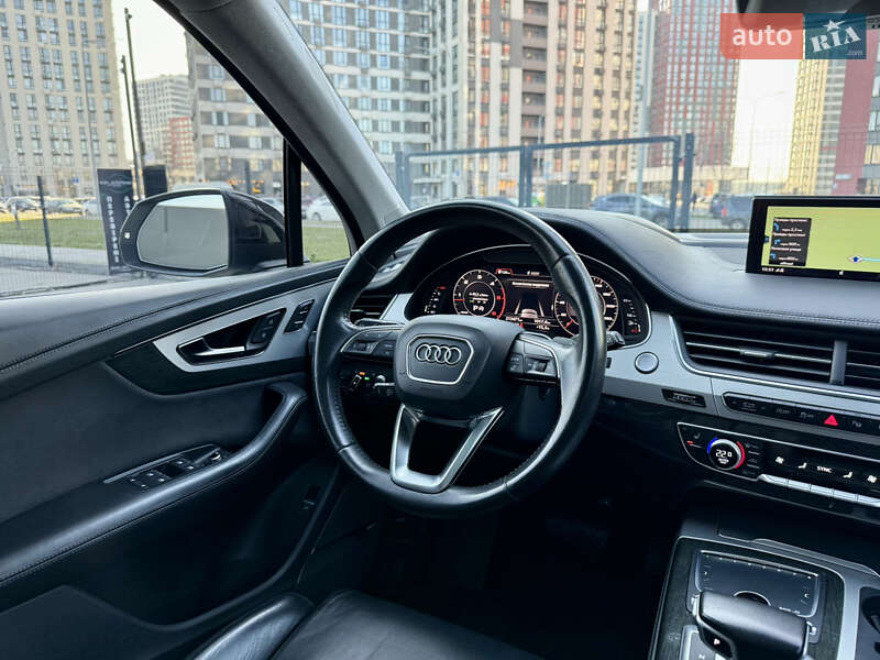 Позашляховик / Кросовер Audi Q7 2015 в Києві