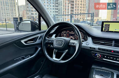 Внедорожник / Кроссовер Audi Q7 2015 в 