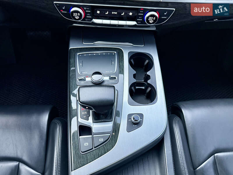 Позашляховик / Кросовер Audi Q7 2015 в Києві