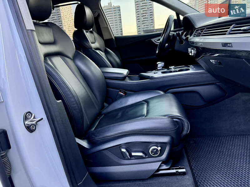 Позашляховик / Кросовер Audi Q7 2015 в Києві