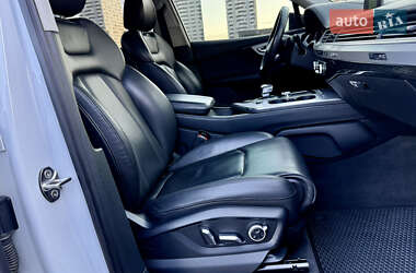 Внедорожник / Кроссовер Audi Q7 2015 в 
