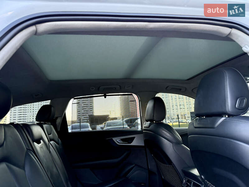 Позашляховик / Кросовер Audi Q7 2015 в Києві
