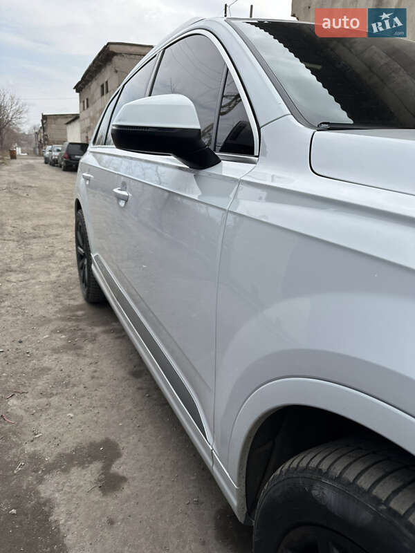 Позашляховик / Кросовер Audi Q7 2017 в Запоріжжі