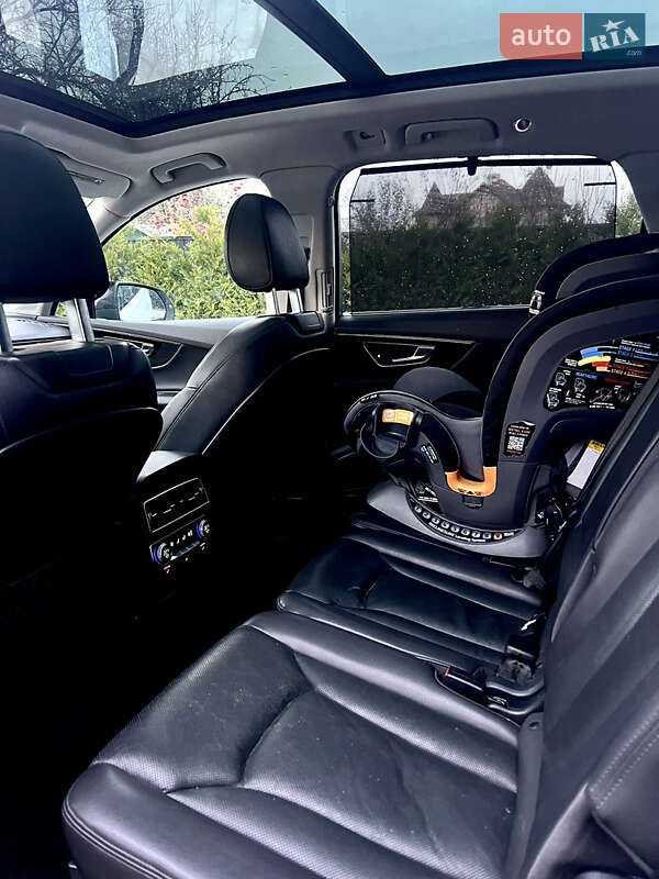 Внедорожник / Кроссовер Audi Q7 2015 в Черновцах