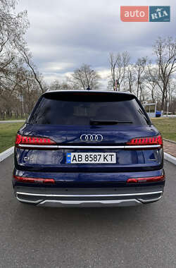 Внедорожник / Кроссовер Audi Q7 2021 в 