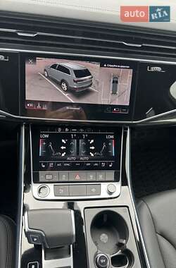 Позашляховик / Кросовер Audi Q7 2023 в 