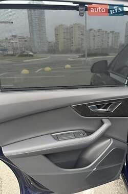 Позашляховик / Кросовер Audi Q7 2023 в 