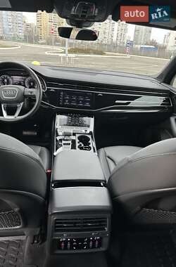 Позашляховик / Кросовер Audi Q7 2023 в 