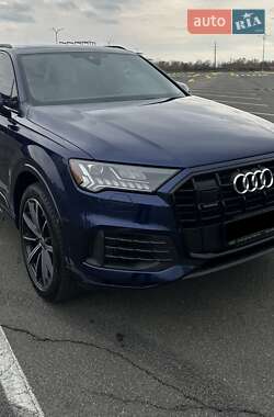 Позашляховик / Кросовер Audi Q7 2023 в 