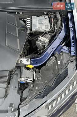 Позашляховик / Кросовер Audi Q7 2023 в 