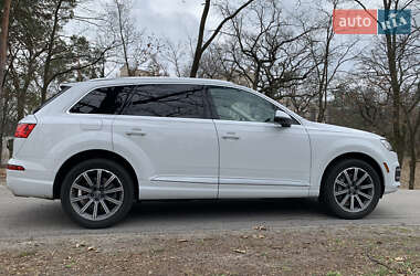 Внедорожник / Кроссовер Audi Q7 2018 в 
